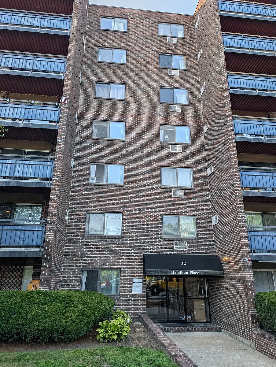 Building Photo - 32 Whites Ave #D75