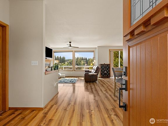 3rd image of 7505 185th Avenue E