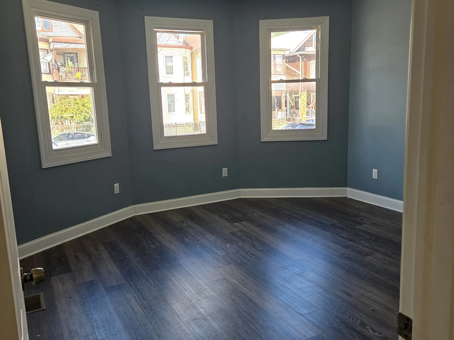 3 bed, 1300 sqft, $2,500 — Photo 3