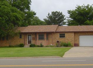 803 S Main St, Shamrock, TX 79079