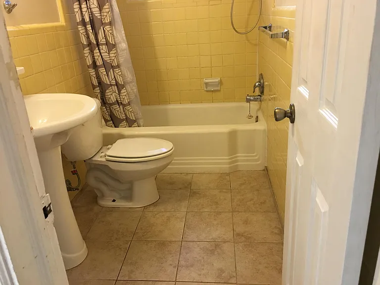 647 Kirkwood Ter N — Photo 11