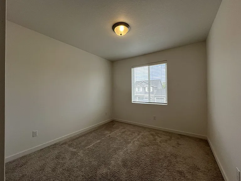 2095 S Heather St — Photo 36