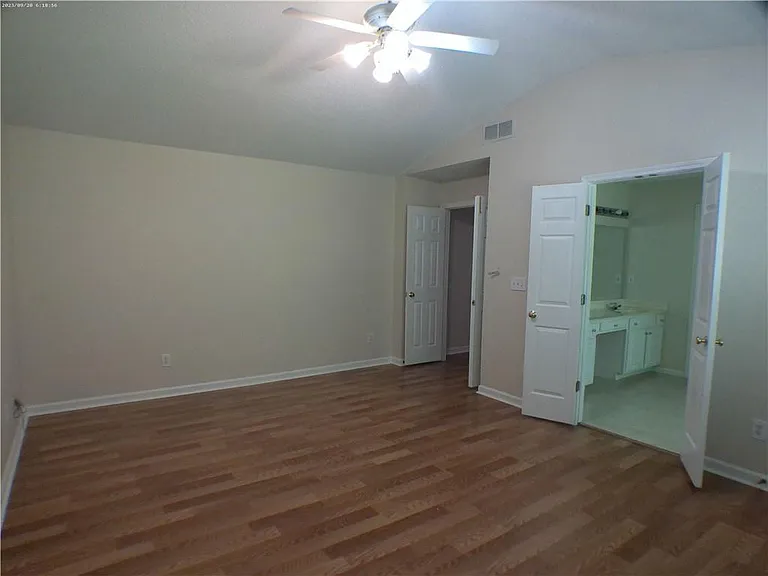 3674 Kentford Ln — Photo 8