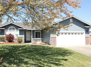 2708 SW Acres Rd, Grants Pass, OR 97527