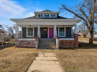 128 S Pine St, Nowata, OK 74048