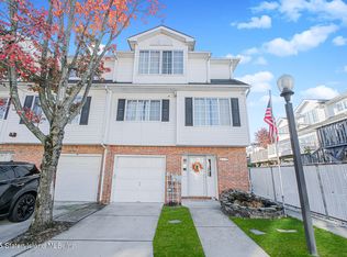 42 Spruce Ln, Staten Island, NY 10309