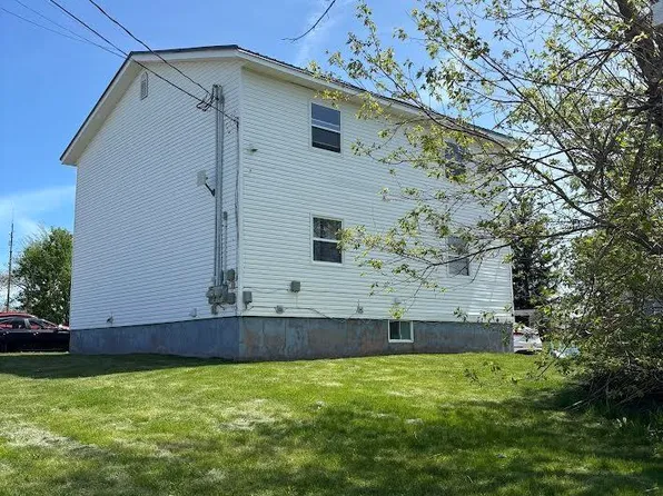 42 Pleasant St, Springhill, NS B0M 1X0