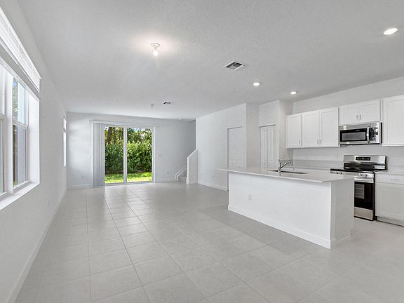 5th image of 4567 Hollister Avenue