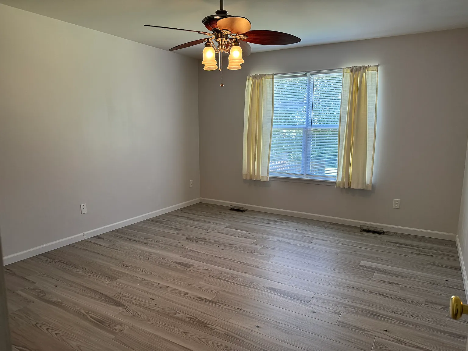3 bed, 2258 sqft, $2,200 — Photo 3