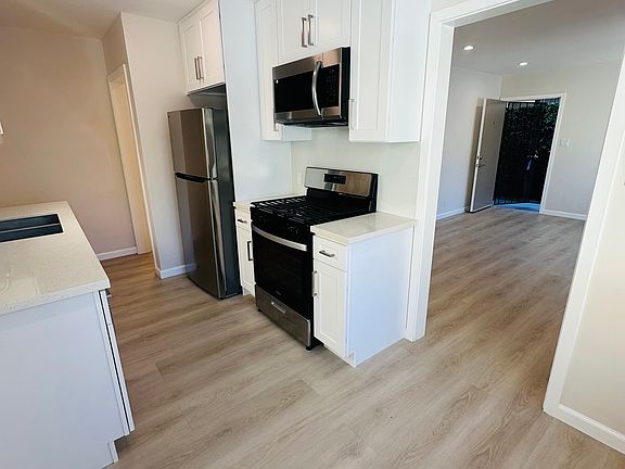 3rd image of 325 E Verdugo Ave #D