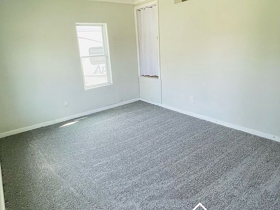 3rd image of 18332 Beechwood St