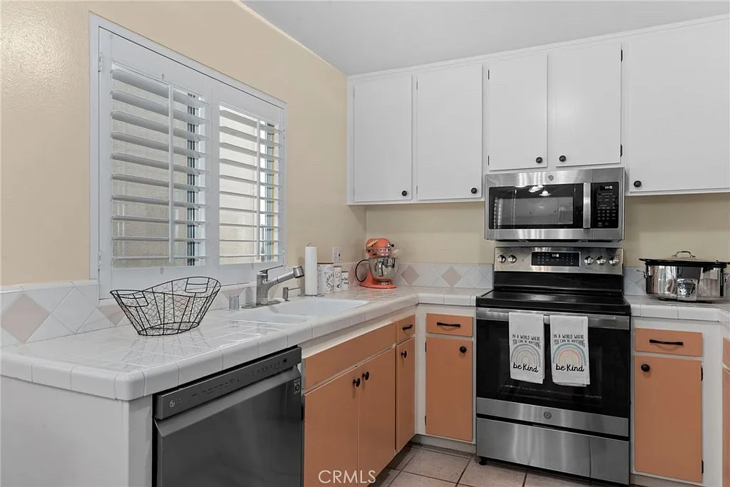 Building Photo - 4558 Willis Ave #132