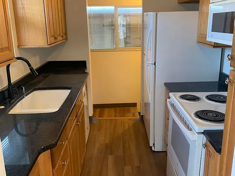 8303 SE Alder St — Photo 3