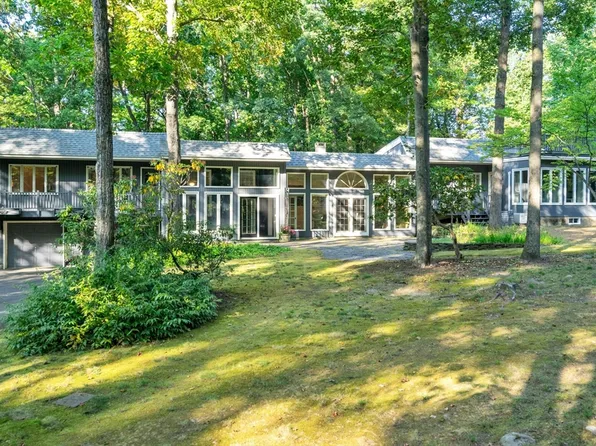 128 Baker Hill Rd, Northampton, MA 01062