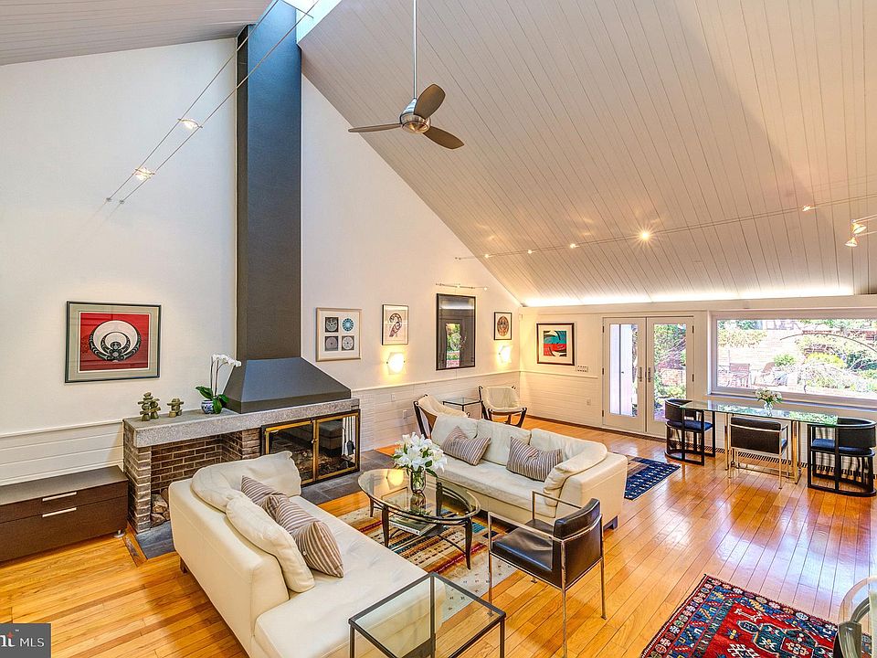 1st image of 109 Pine St #11