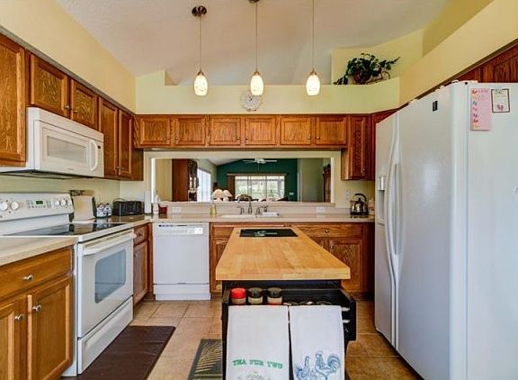 4th image of 18433 Fairway Green Dr