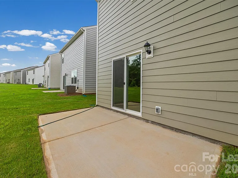 1010 Two Brothers Ln — Photo 25