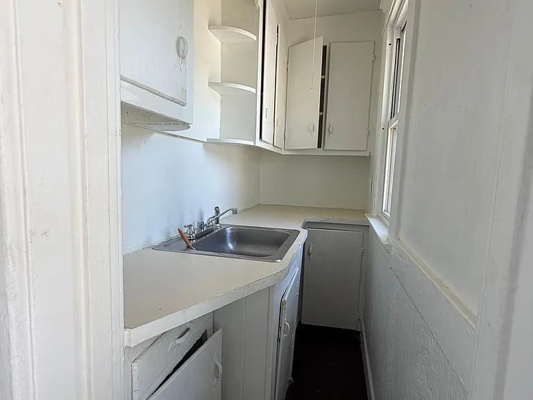 35 Irvington St #2 — Photo 6