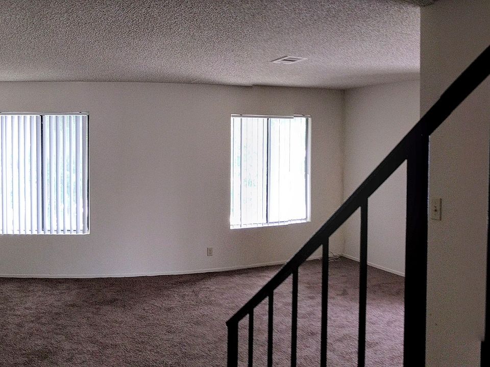 1st image of 221 W Plymouth St APT 1