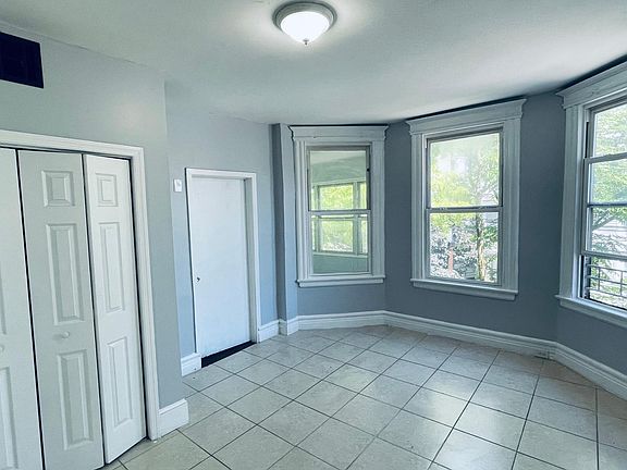 4th image of 58 N 5th St Floor 2