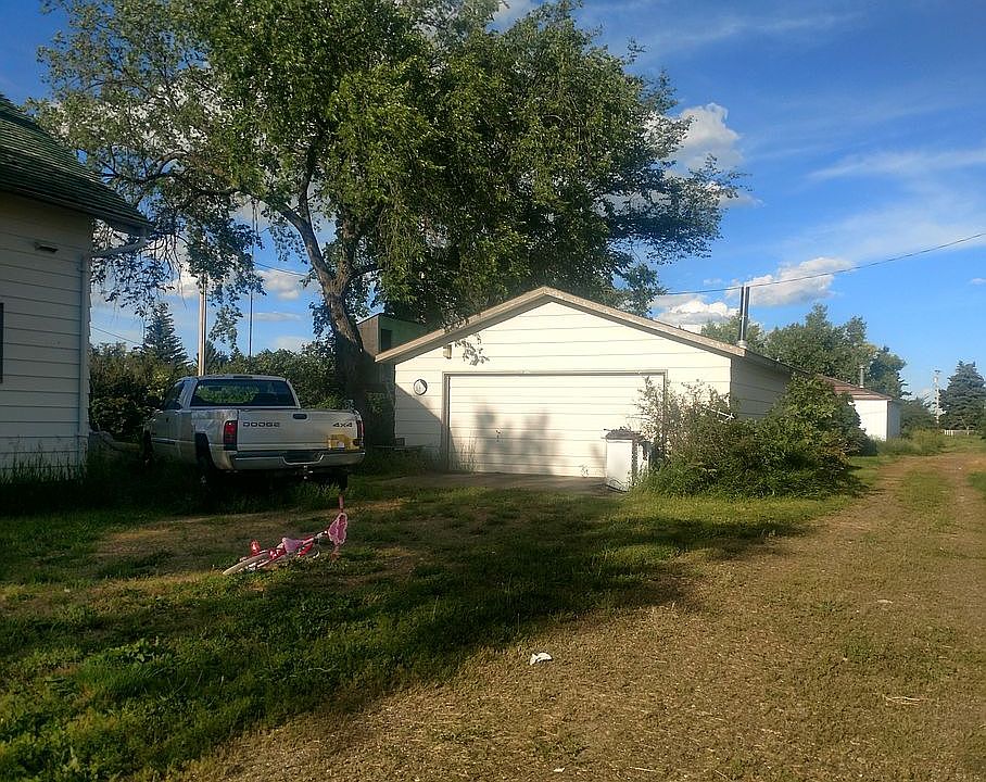 2nd image of 118 Rock St N