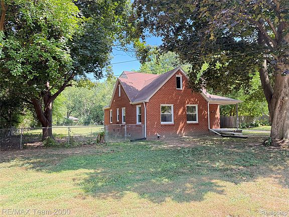 4th image of 19135 Eastwood Dr