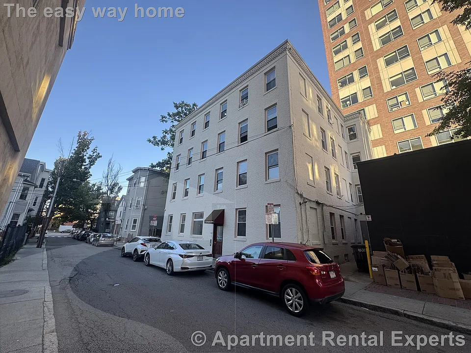 4 Douglass St #1