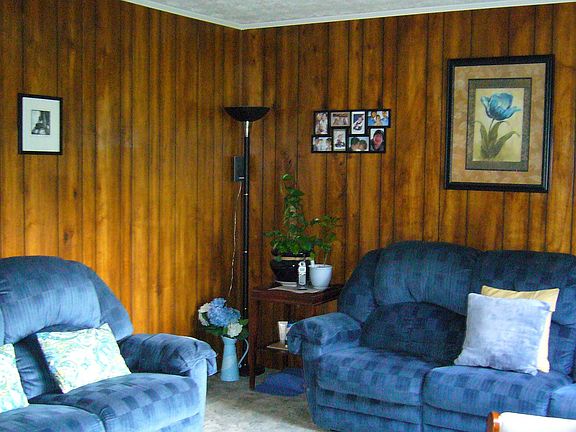 Living Room w/ Large Pic Window