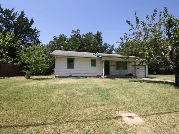 306 S Austin St, Wolfe City, TX 75496