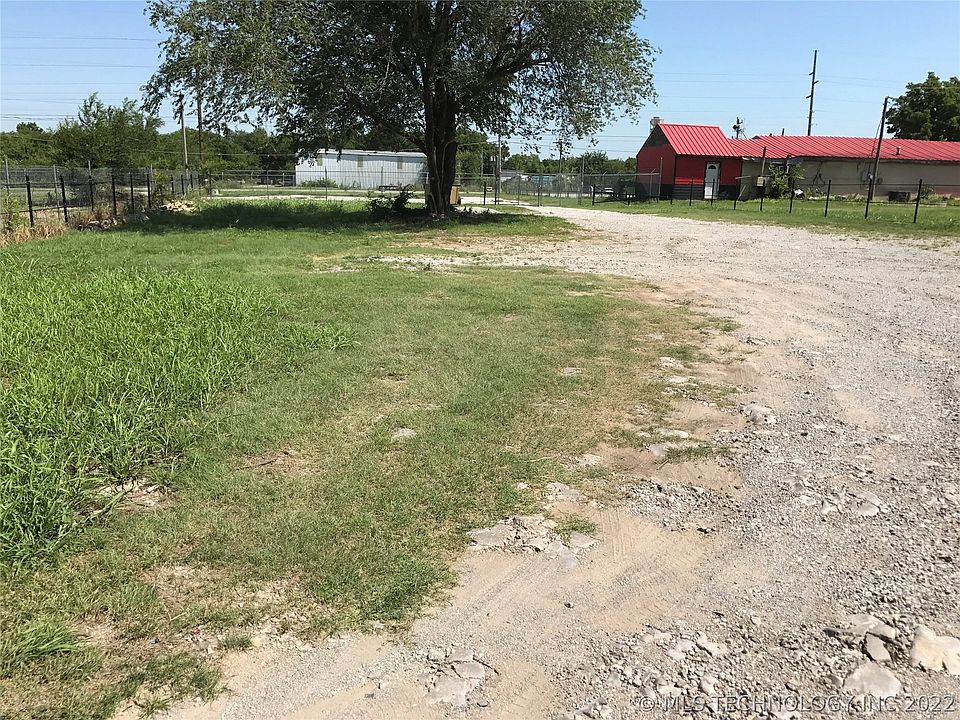 1st image of E Pine St