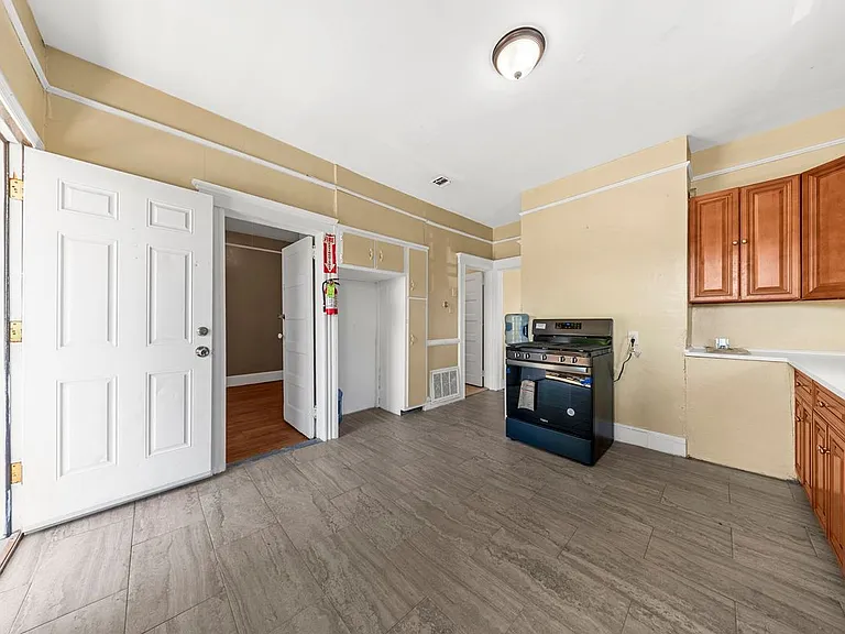 359 Belmont Ave — Photo 7