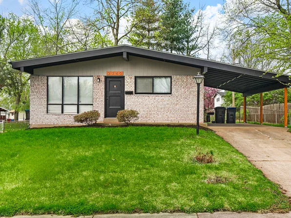 2340 Dove Dr, Florissant, MO 63031