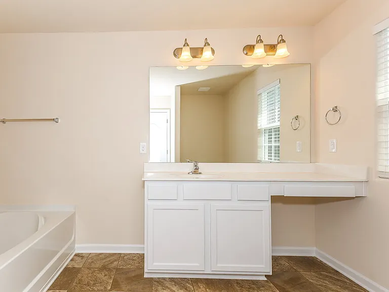 1521 Waylon Ave — Photo 12