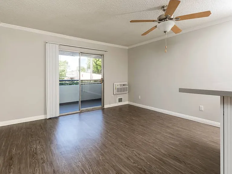 Westside Terrace Apartments — Photo 8