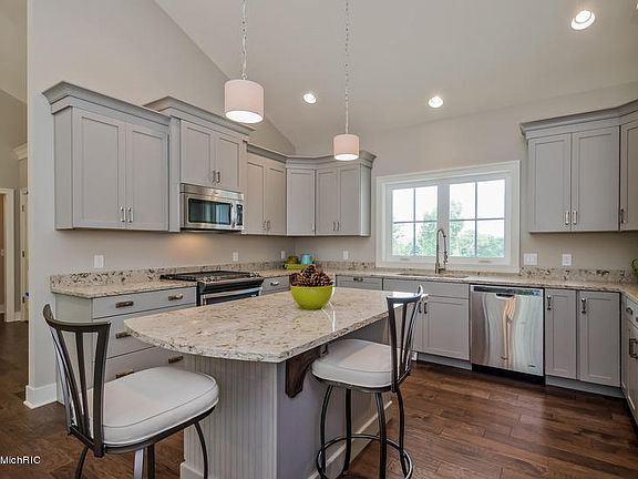 5th image of 7634 Anchorage Dr SE #3