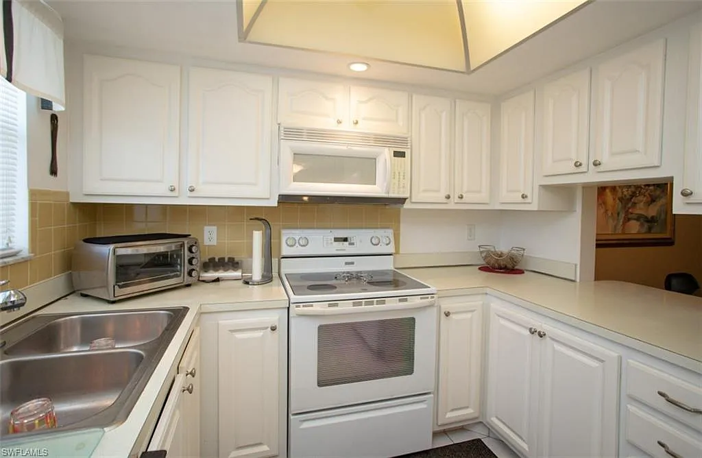 2 bed, 2.0 bath, 1126 sqft, $1,700 — Photo 2