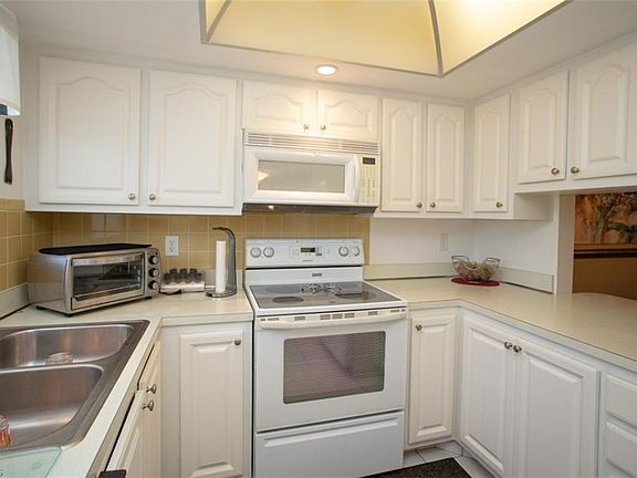 2nd image of 315 Saint Andrews Blvd APT A25