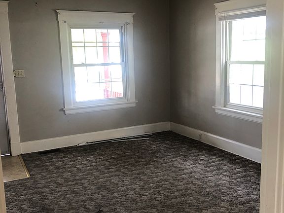 2nd image of 711 Delmar Pl