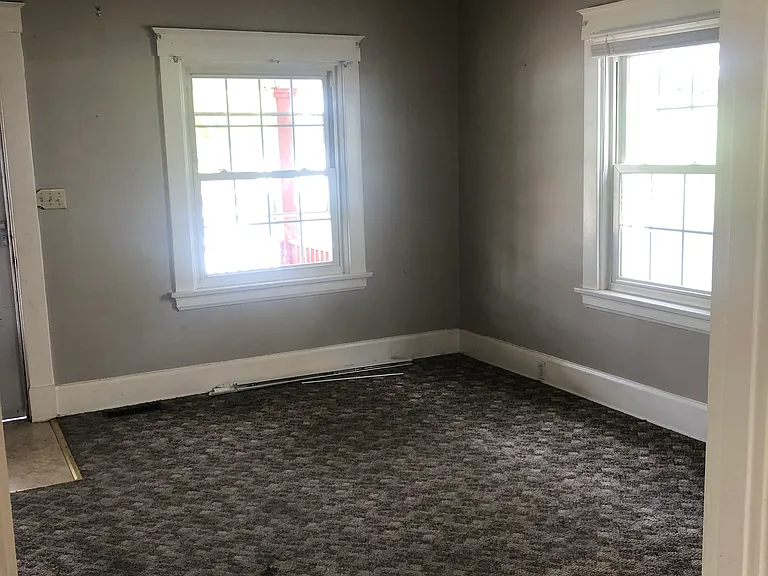 711 Delmar Pl — Photo 2