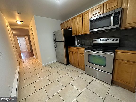 2nd image of 1915 Wharton St #2