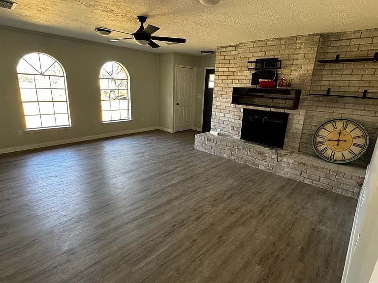 2103 Sawmill Rd — Photo 4