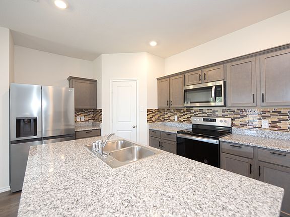 5th image of 6225 Bracken Dr