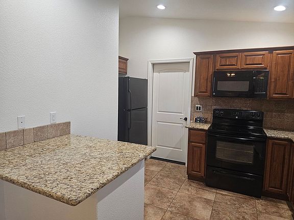 4th image of 2215 Sandwood Dr #102