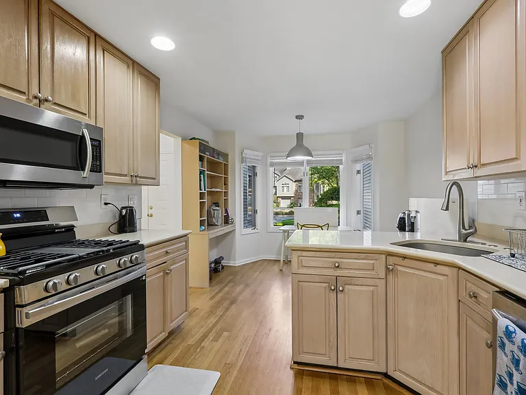79 Lakeview Dr — Photo 12