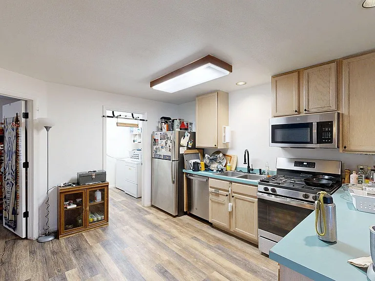 2337 N Glenisle Ave #A — Photo 16