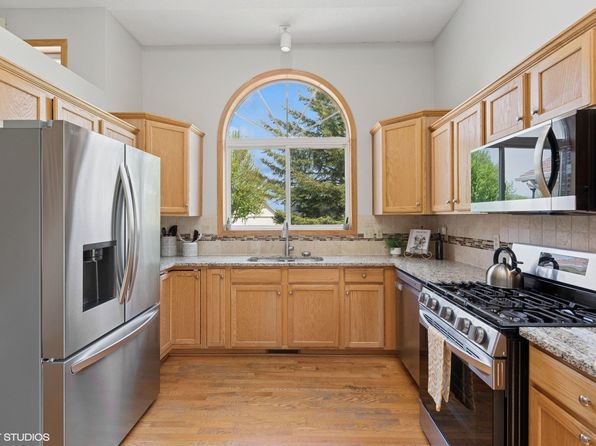 21271 Ilavista Way, Lakeville, MN 55044