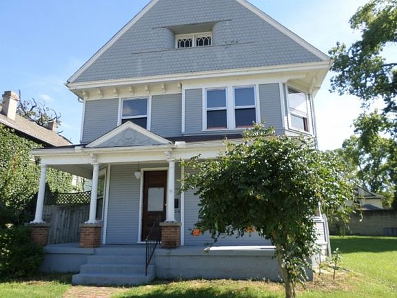 2nd image of 226 W Grand Ave