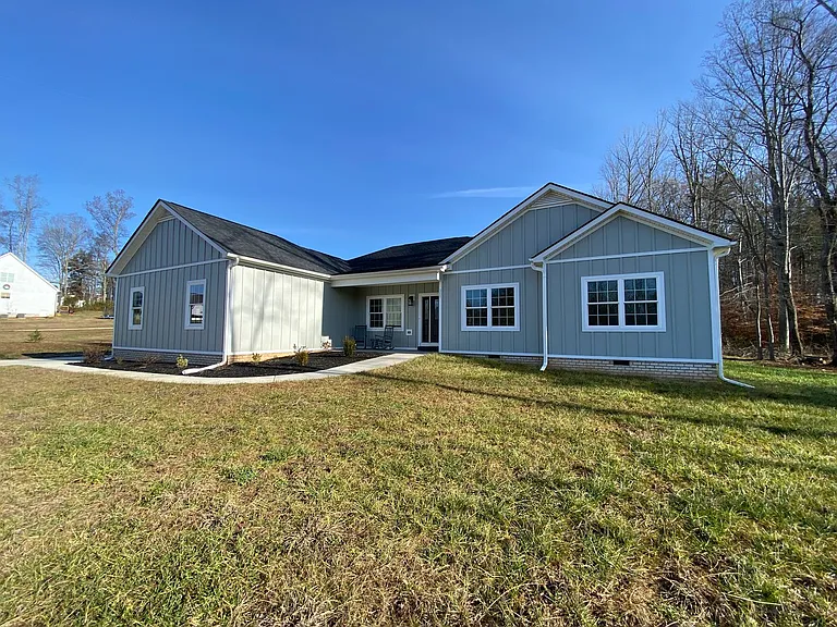261 Summerlyn Dr — Photo 2