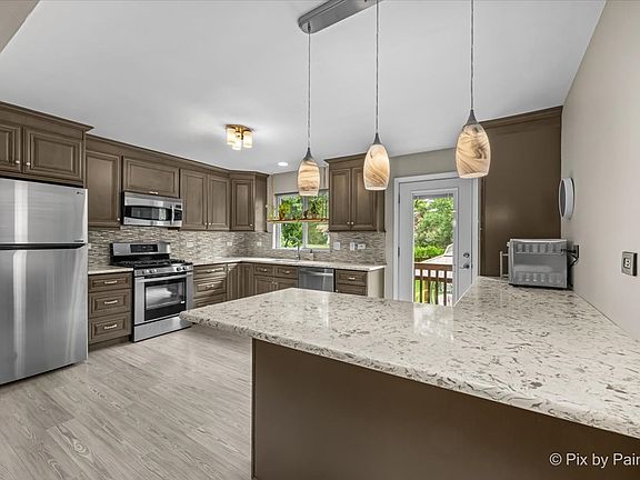 5th image of 640 Ash St