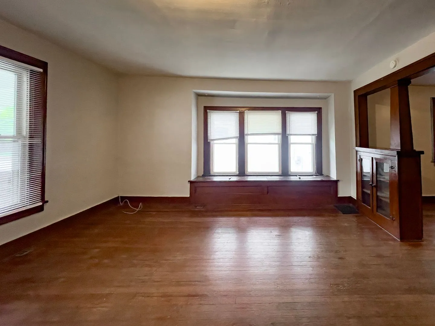 6 Bedroom, 3 Bathroom Large Home, Close to Campus: Washer and Dryer Included — Photo 2